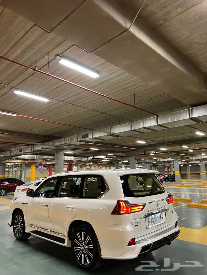 للبيع لكزس 2017 بريمي فل كامل العداد 215 الف 8