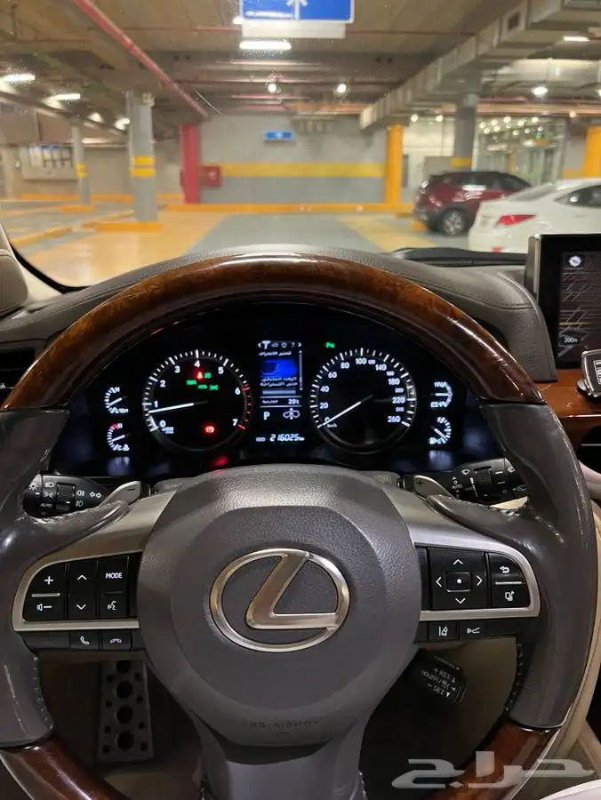 للبيع لكزس 2017 بريمي فل كامل العداد 215 الف 11