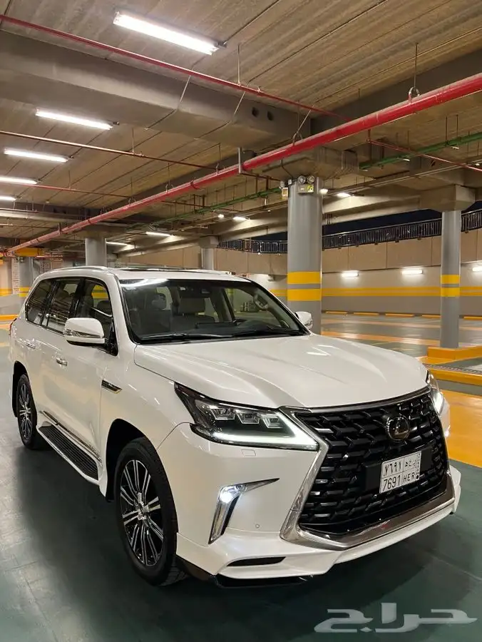 للبيع لكزس 2017 بريمي فل كامل العداد 215 الف 2