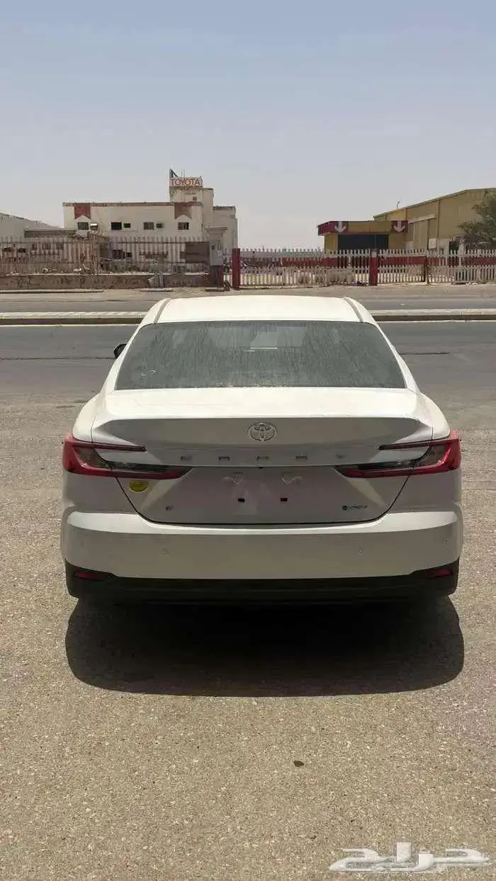 تويوتا كامري ستاندر هايبرد 2025 5