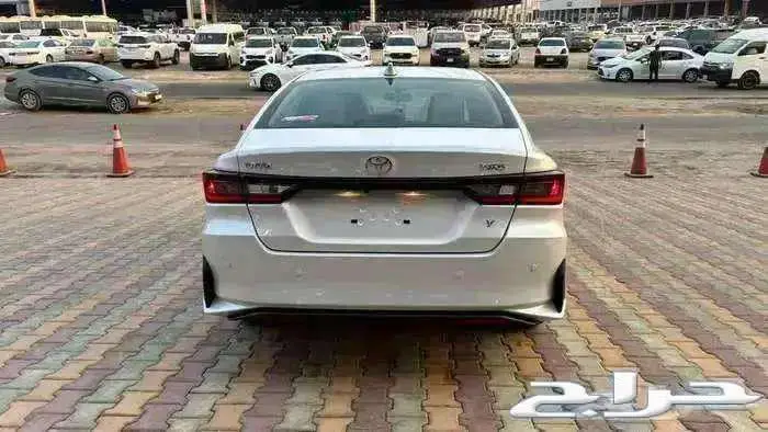 تويوتا ياريس 2026 y استاندر 8