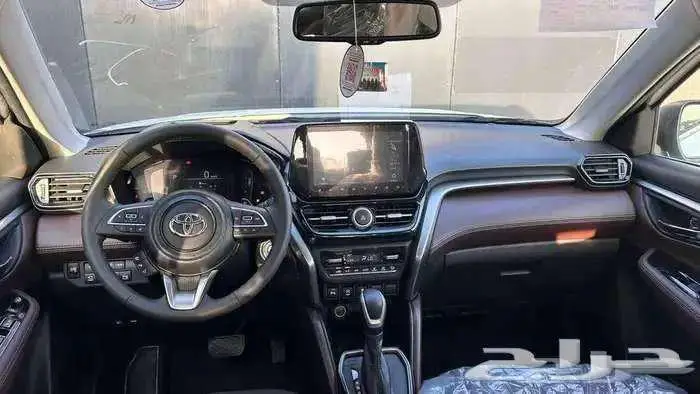 تويوتا اوربان 2026 9