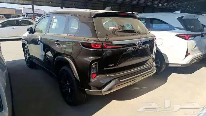 تويوتا اوربان 2026 فل 4