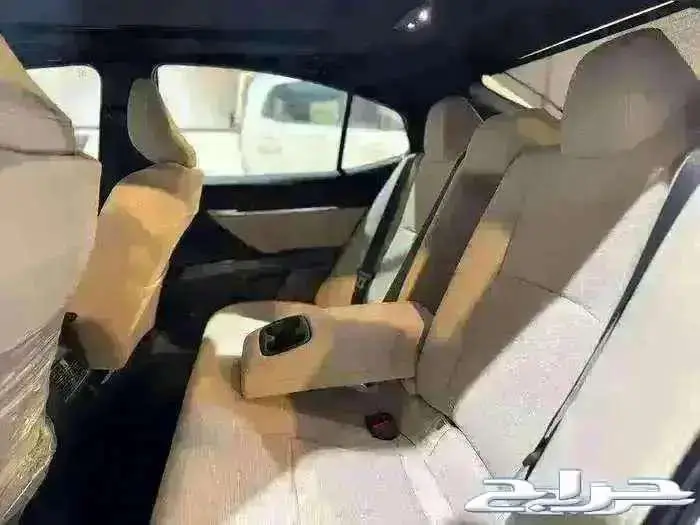 تويوتا كامري 2025 LE 4