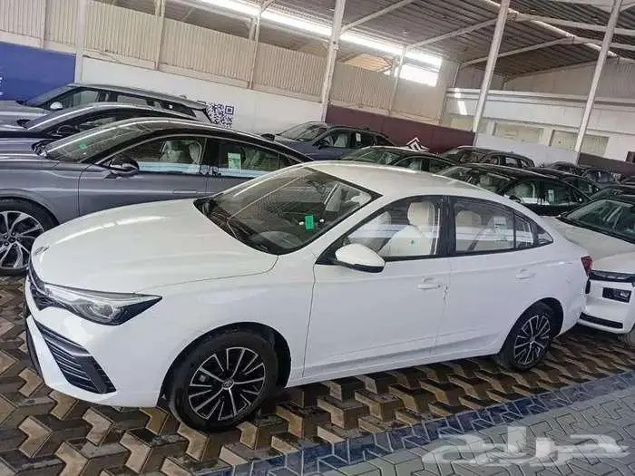 ام جي 5 استاندر الشكل الجديد بنزين اتوماتيك 2025 عروض خاصة 4