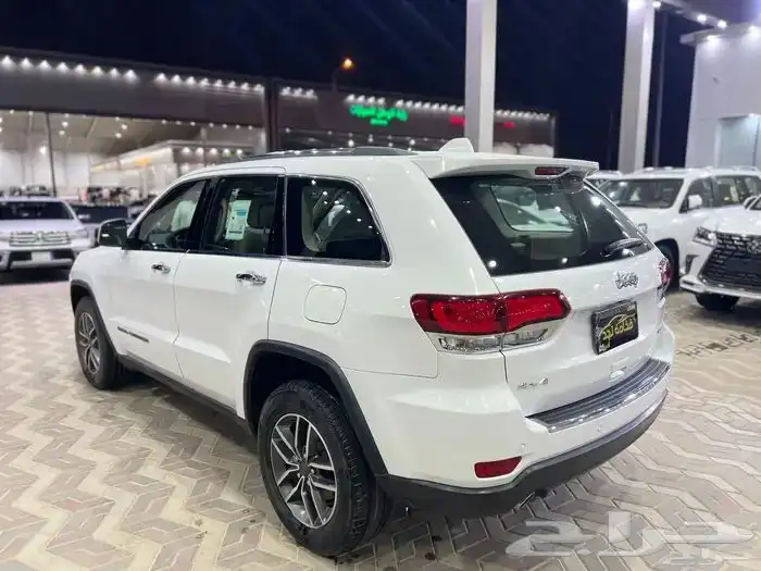 جيب شروكي 2021 فل كامل ماشي 75 الف قمه بالنظافه 3