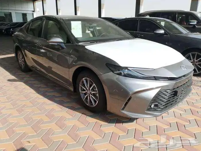 تويوتا كامري تيتانيوم E هايبرد اصفار سعودي2025 1