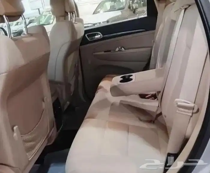 جراند شيروكي لاريدو 9