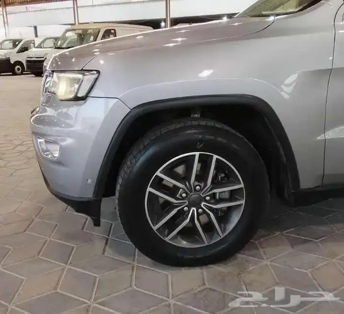 جراند شيروكي لاريدو 2