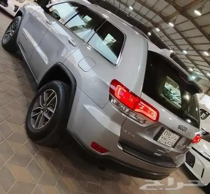 جراند شيروكي لاريدو 3