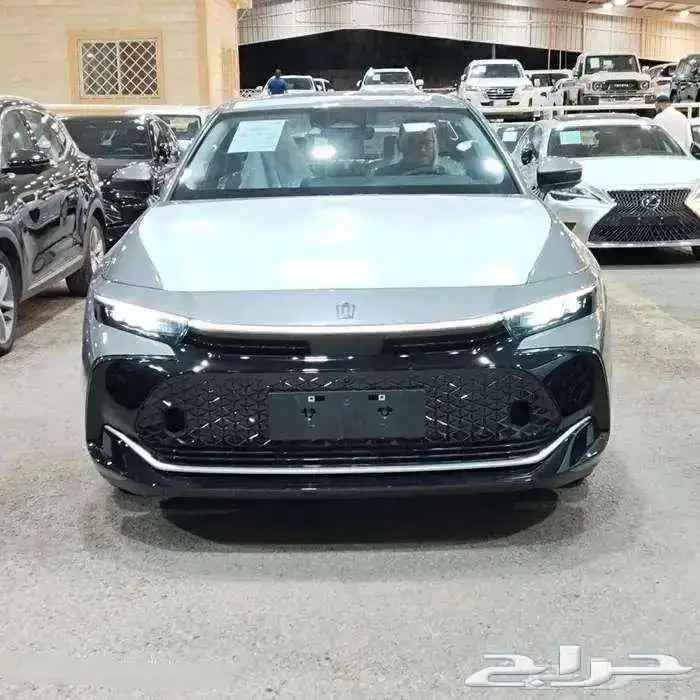 تويوتا كراون بريميوم رمادي اصفار سعودي 2026 1