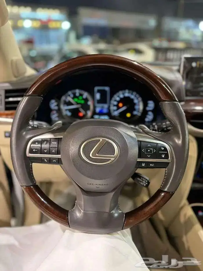 لكزس بريمى موديل 2019 10