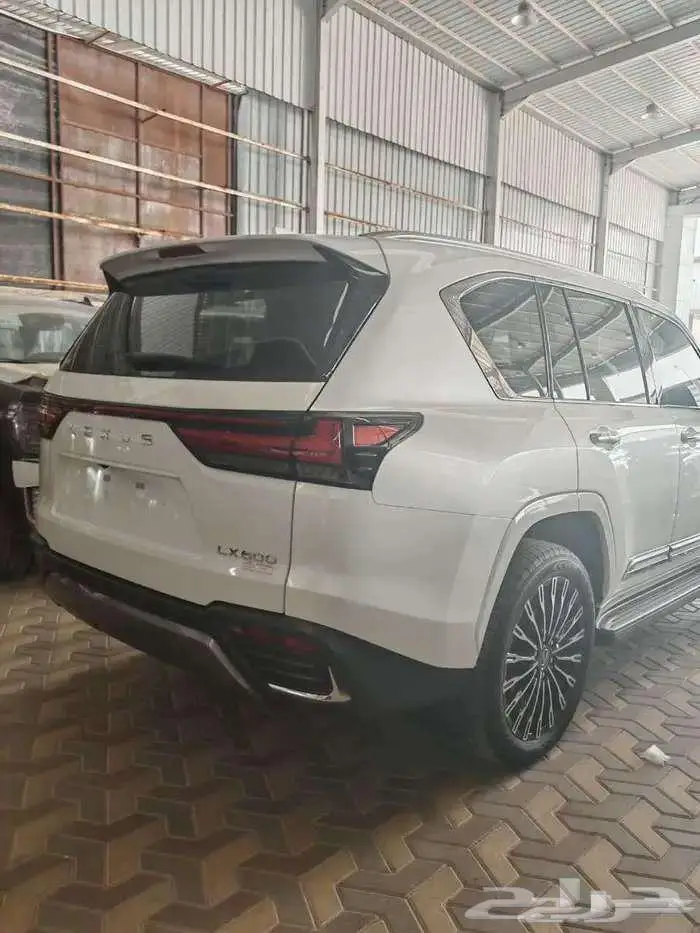لكزس LX600 VIP 2025 أبيض خليجي الممشي 1800 كم 4