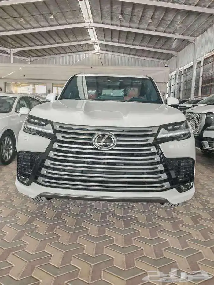 لكزس LX600 VIP 2025 أبيض خليجي الممشي 1800 كم 1