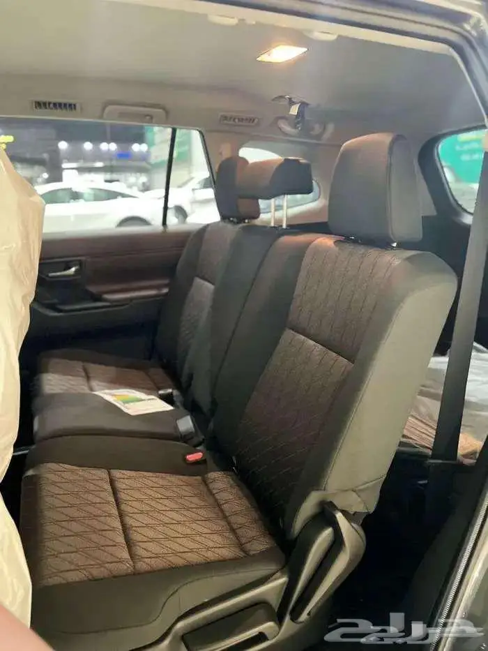 تويوتا انوفا بنزين موديل 2026 12