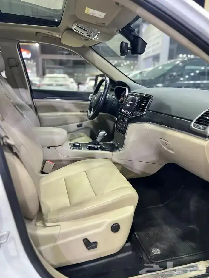 جيب شروكي 2021 فل كامل ماشي 75 الف قمه بالنظافه 12