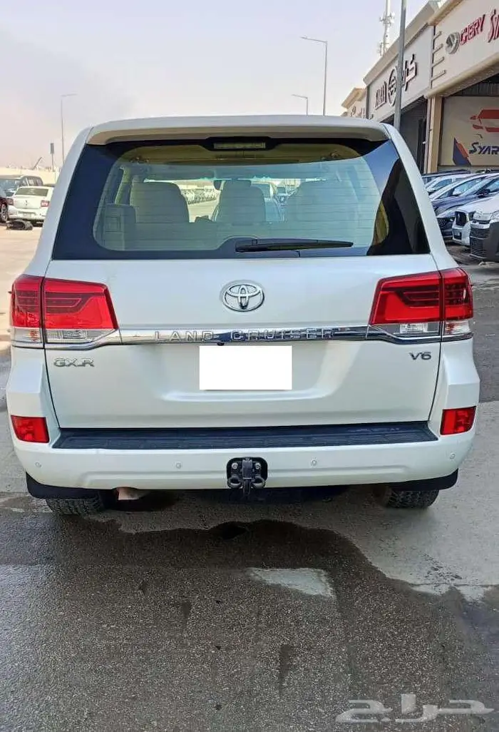 لاندكروزر GXR -رقم 3 فل كامل 6 سلندر البيع 136000 9