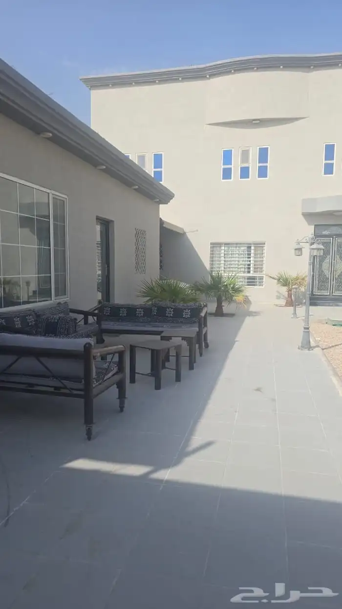 للبيع دور وثلاث شقق بجنوب الهفوف بالصقورزاويه مساحه800متر 18