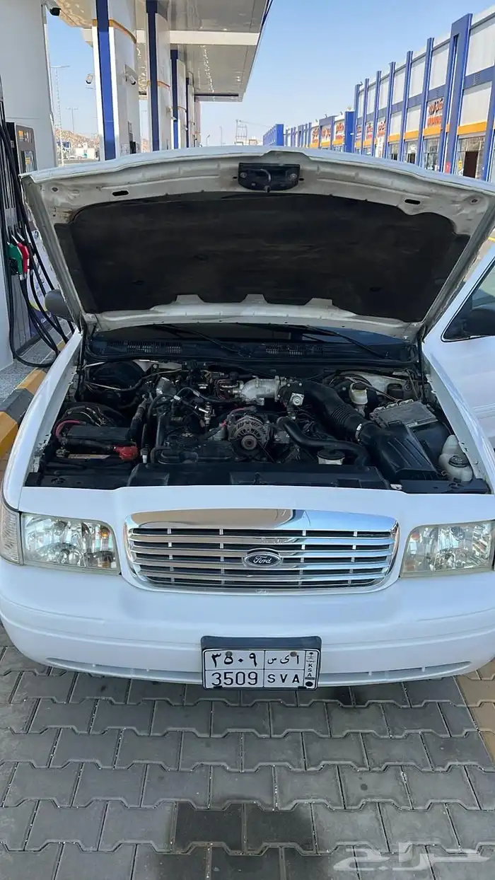 فورد فيكتوريا 2010 4