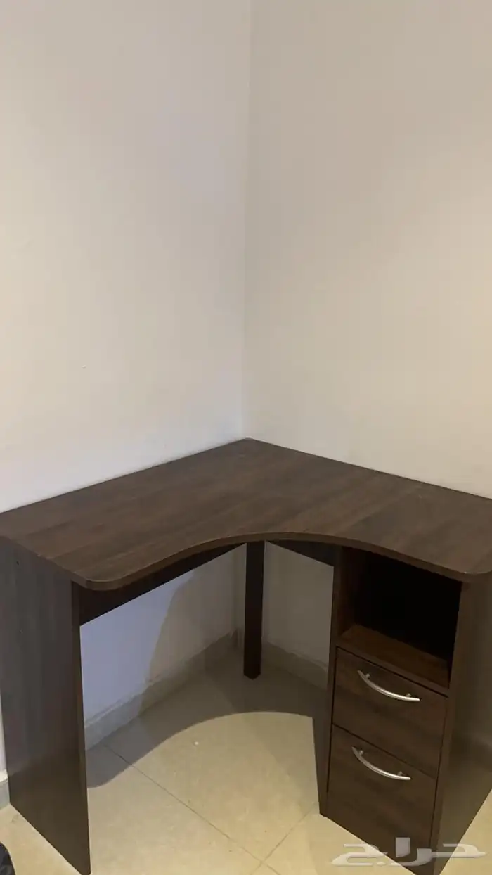 طاولة تلفزيون ومكتبه نظيفه جدا 1