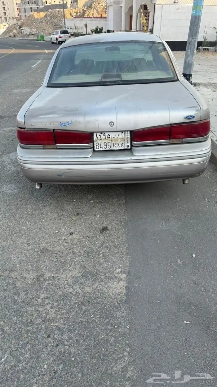 فورد كراون فكتوريا 95 ذهبي_تحتاج شغل_على السوم 0