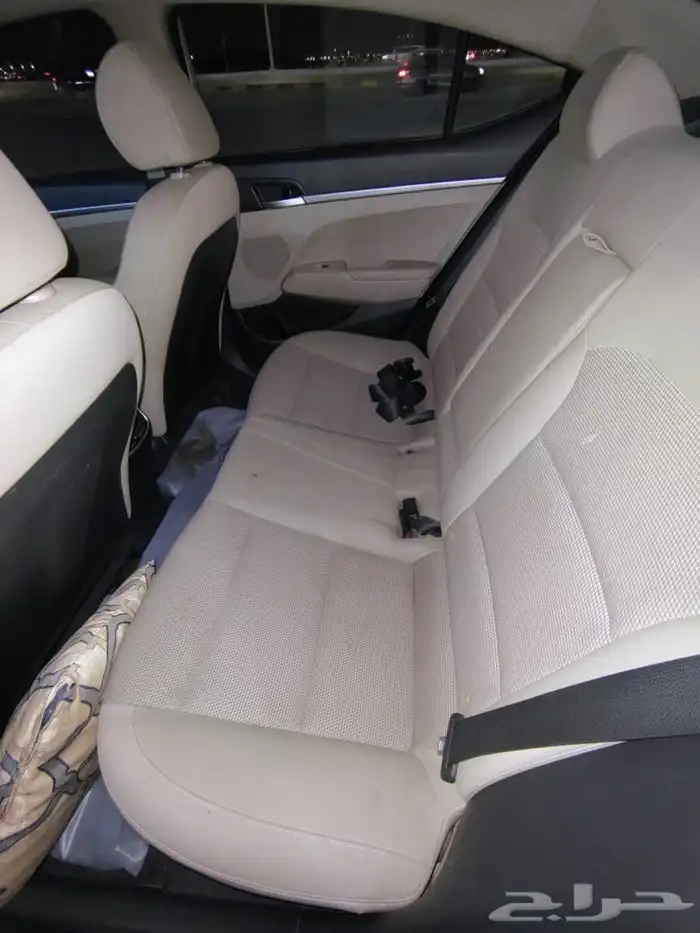 للبيع سياره هونداي الانترا 6