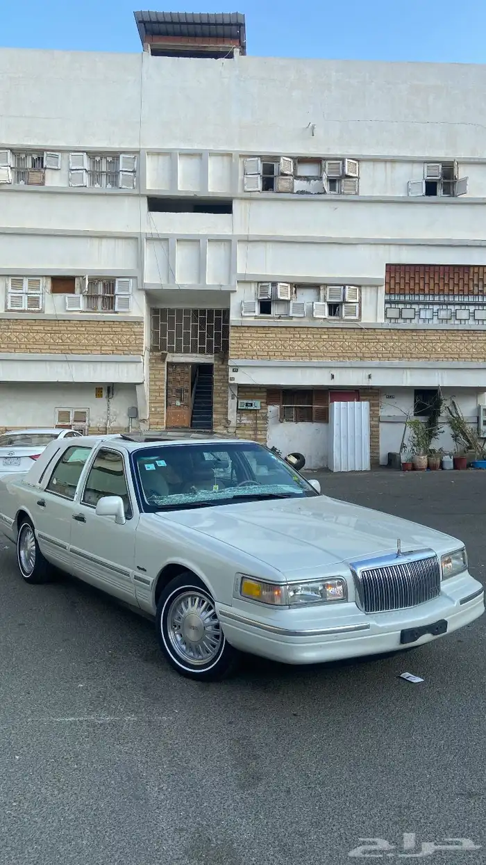 لنكولن_تاون_كار_1997 2