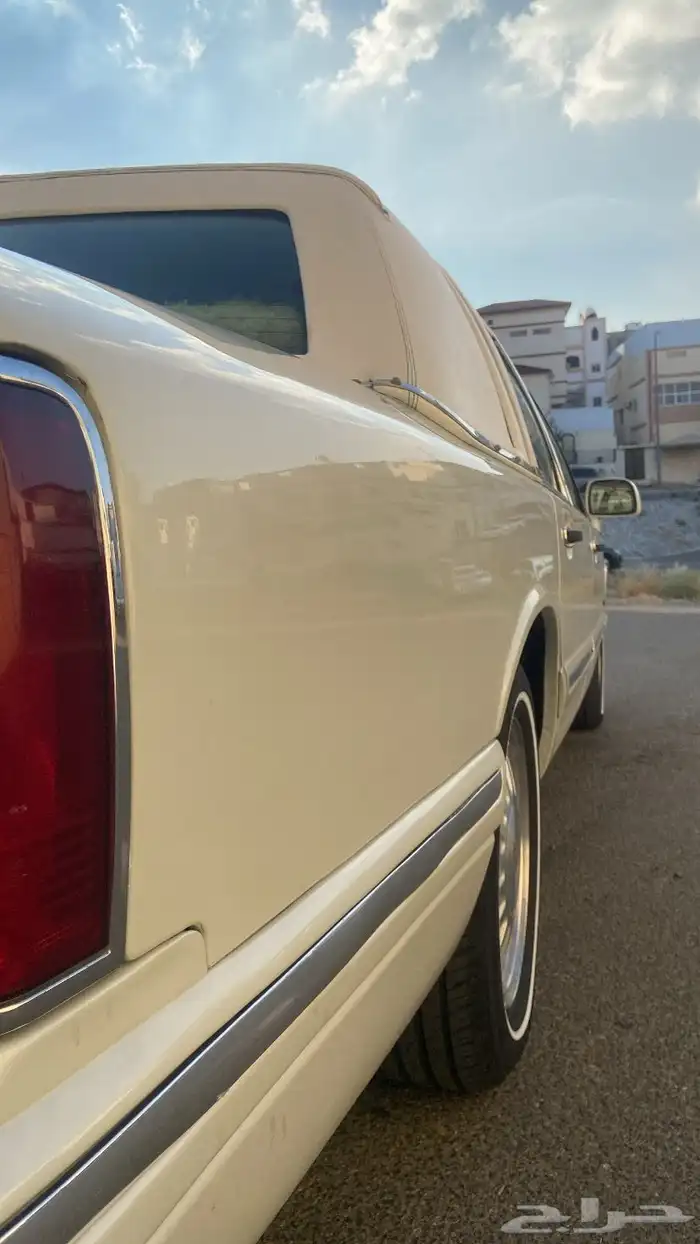 لنكولن_تاون_كار_1997 3