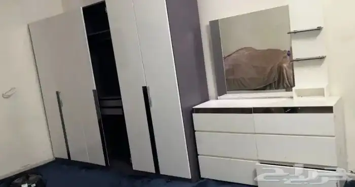 دولاب وتسريحه من هوم سنتر للبيع 0