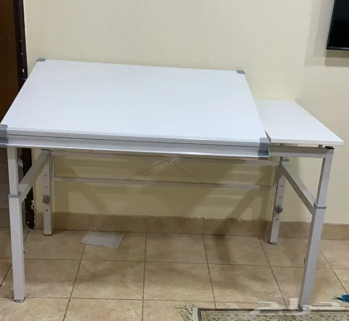 طاولة رسم هندسي من جرير جديدة 0