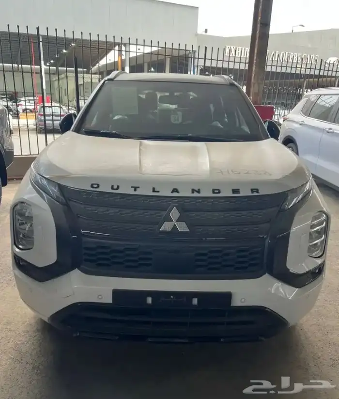 ميتسوبييشي اوتلاندر 2025 بلاك ايدشن فل كامل 0