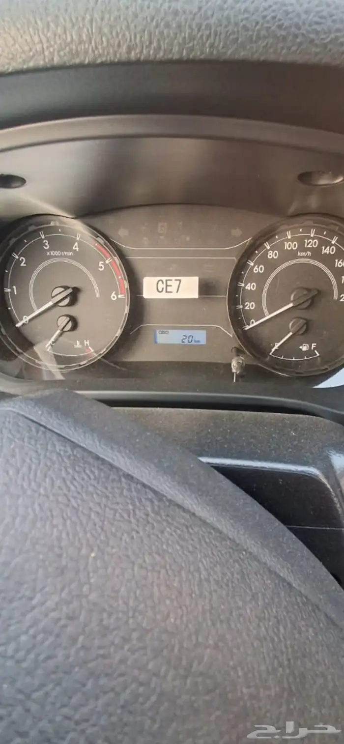 هايلكس 2025 ديزل دبل عليها لوحات اصفار 1