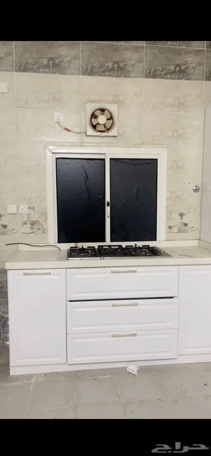 مطبخ تفصيل ايطالي للبيع مع الغاز السطحي والأجهزه الكهربائيه 1