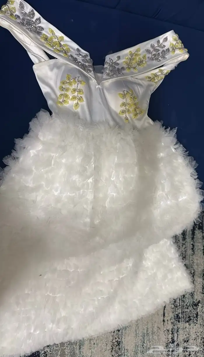 فستان مستعمل تصميم خاص 0