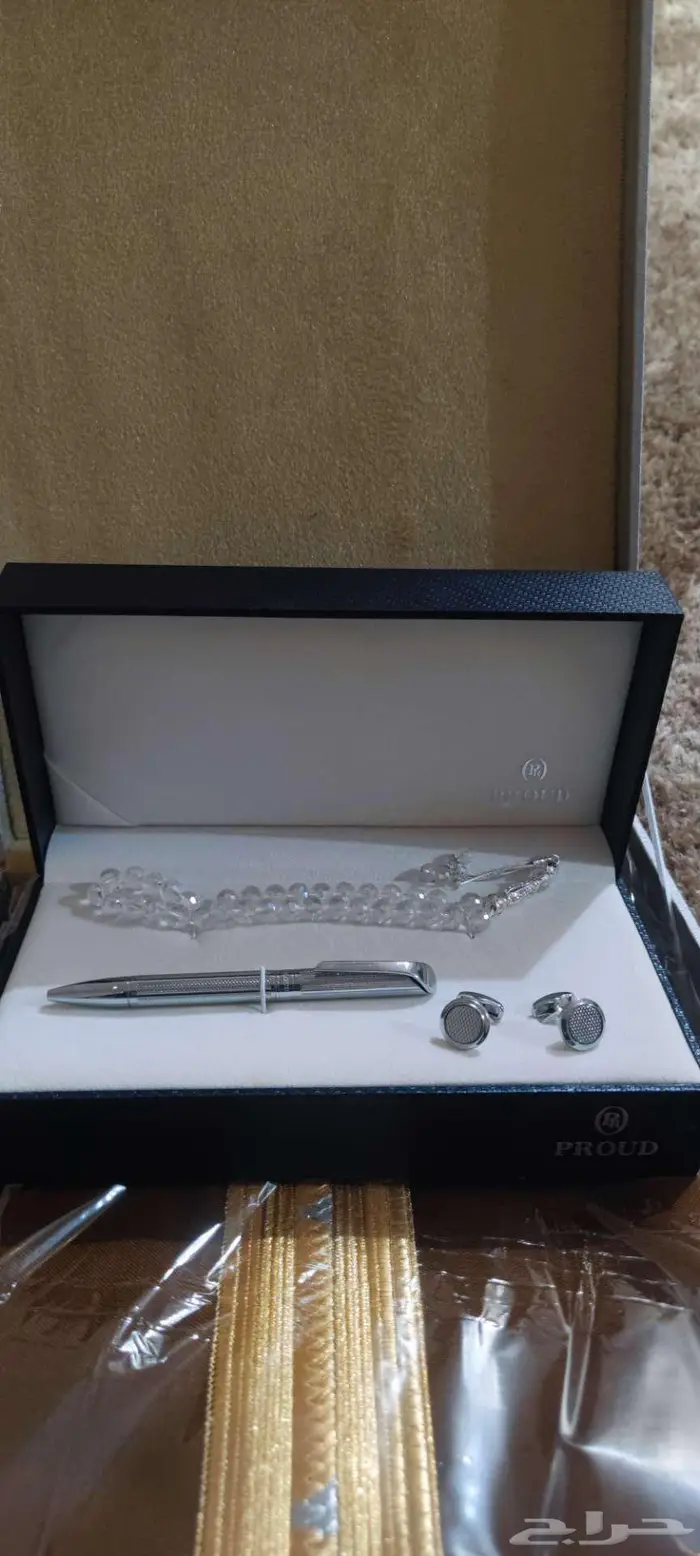 هدية رجالية فاخرة طقم مع بشت 0