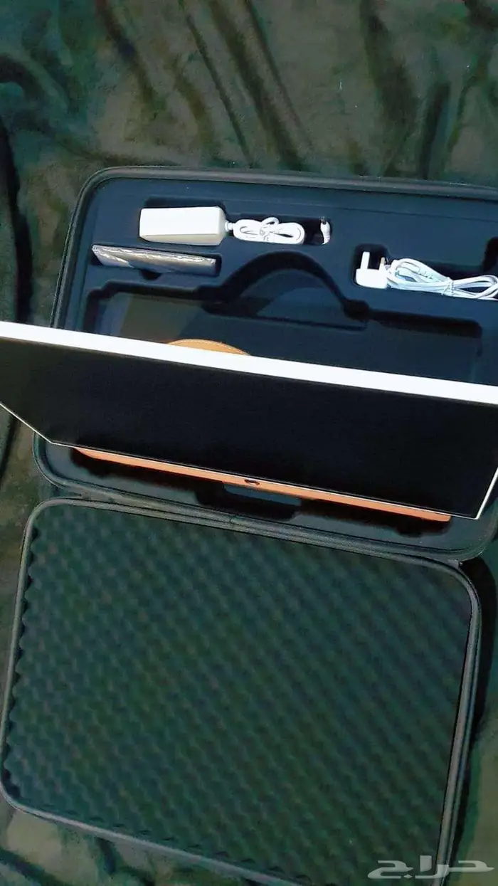 شاشه متنقله 9