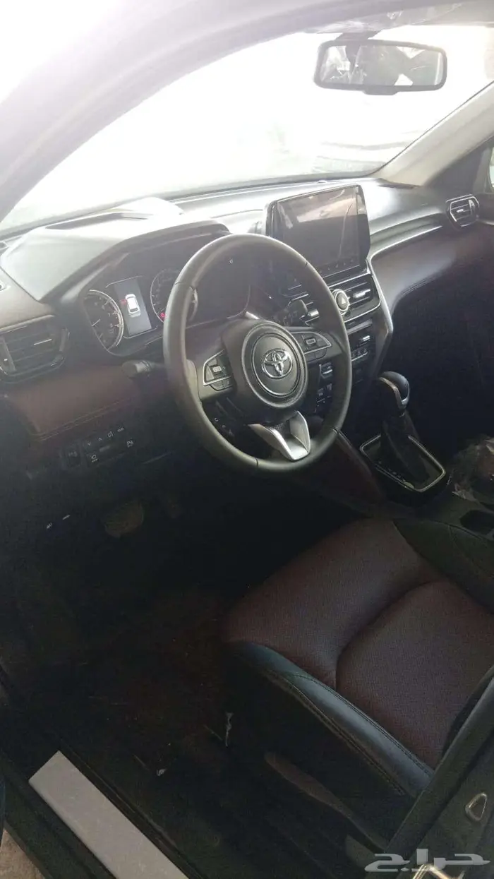 تويوتا اوربان كروزر 2025 GLX 3