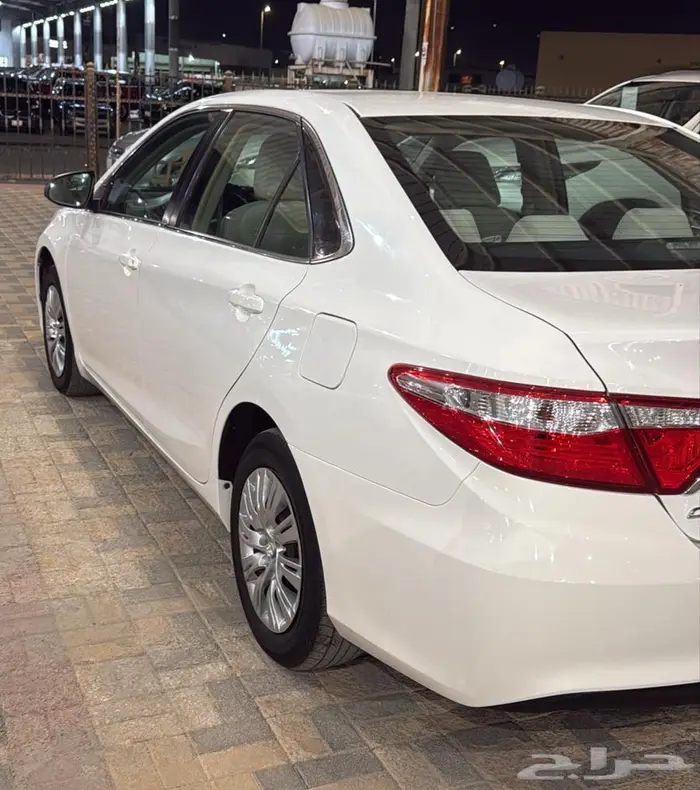 كامري تويوتا 2016 ابيض ماشي 35 الف كيلو وكاله 1