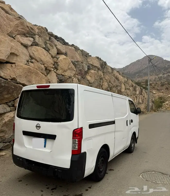 باص اورفان نيسان بنزين بضاعه بسعر مغري 1