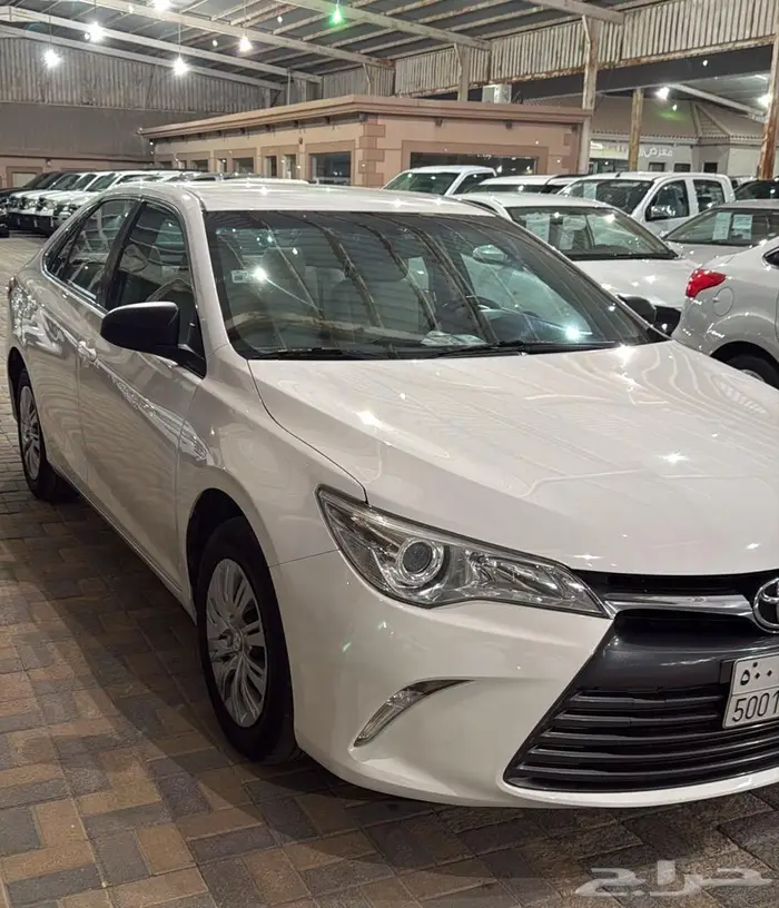 كامري تويوتا 2016 ابيض ماشي 35 الف كيلو وكاله 3