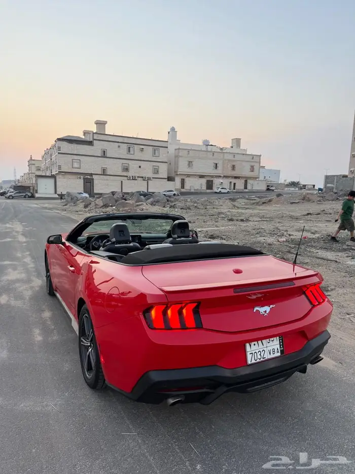 موستنج كشف 2024 ايكوبوست V4 أحمر داخلية ابيض 10