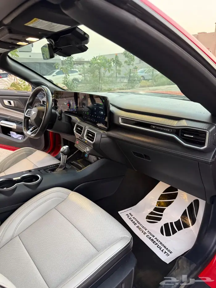 موستنج كشف 2024 ايكوبوست V4 أحمر داخلية ابيض 12