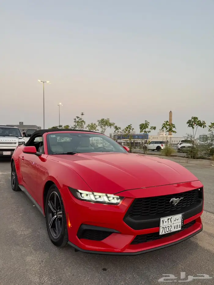 موستنج كشف 2024 ايكوبوست V4 أحمر داخلية ابيض 1
