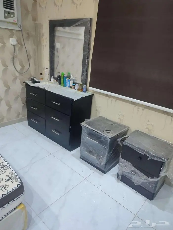 غرفة نوم كاملة ( دولاب   سرير   تسريحة   2 كومودينو ) 2