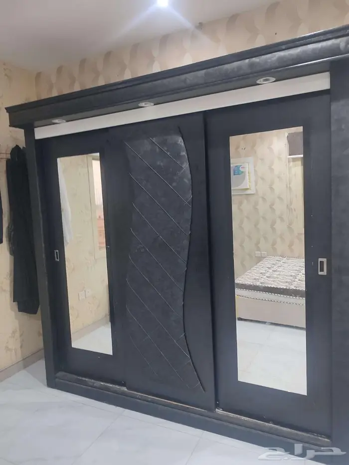 غرفة نوم كاملة ( دولاب   سرير   تسريحة   2 كومودينو ) 0