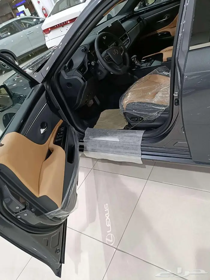 ليكزس - ES 300 H - 2025 - هايبرد - سعودي - اقل الاسعار 16