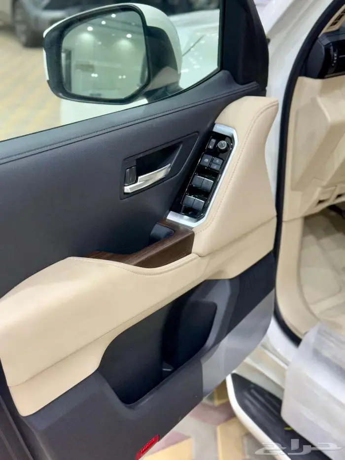 تويوتا لاندكروزر موديل 2025 - L4 بسعر 310650 15