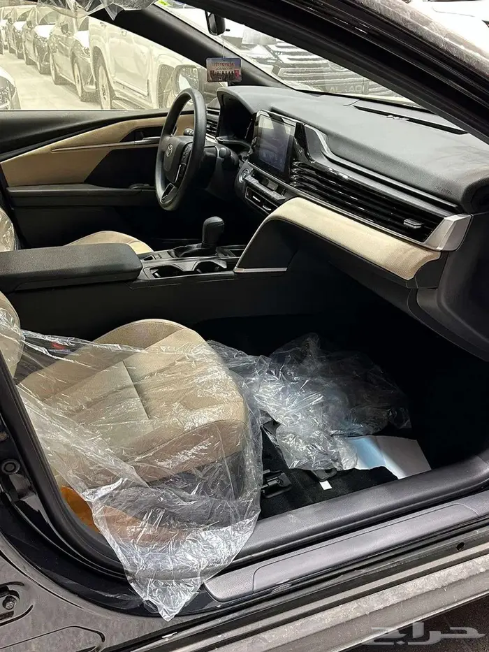 تويوتا كامري E بنزين 2025 5