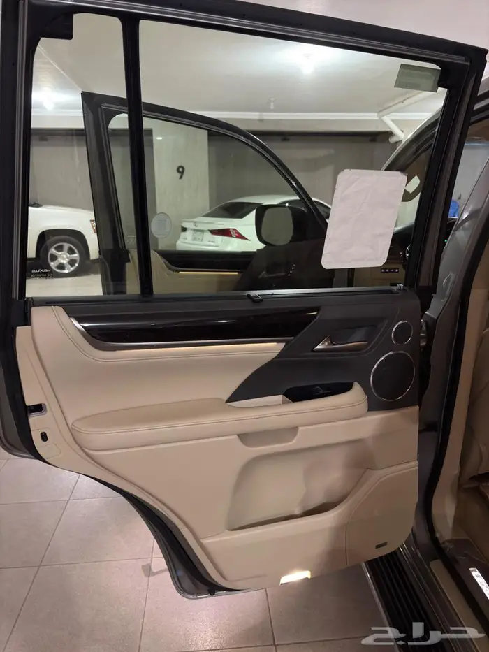 لبيع جيب لكزس 2019 LX 570 فل كامل وكالة من صدام لي الصدام 16