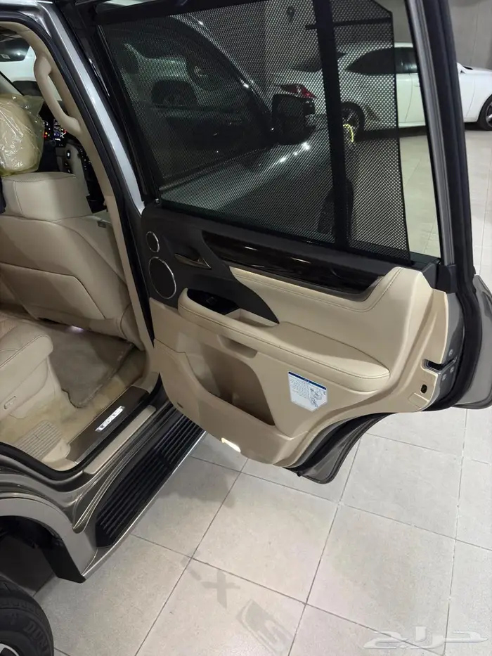 لبيع جيب لكزس 2019 LX 570 فل كامل وكالة من صدام لي الصدام 23